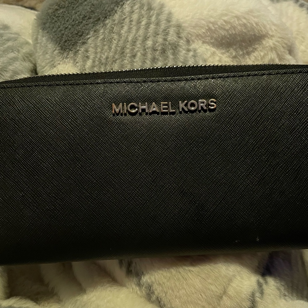 Authentic Michael Kors Zip Wallet -Black
